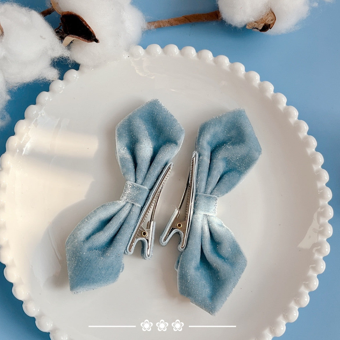 blue bow hair accessory PL52247