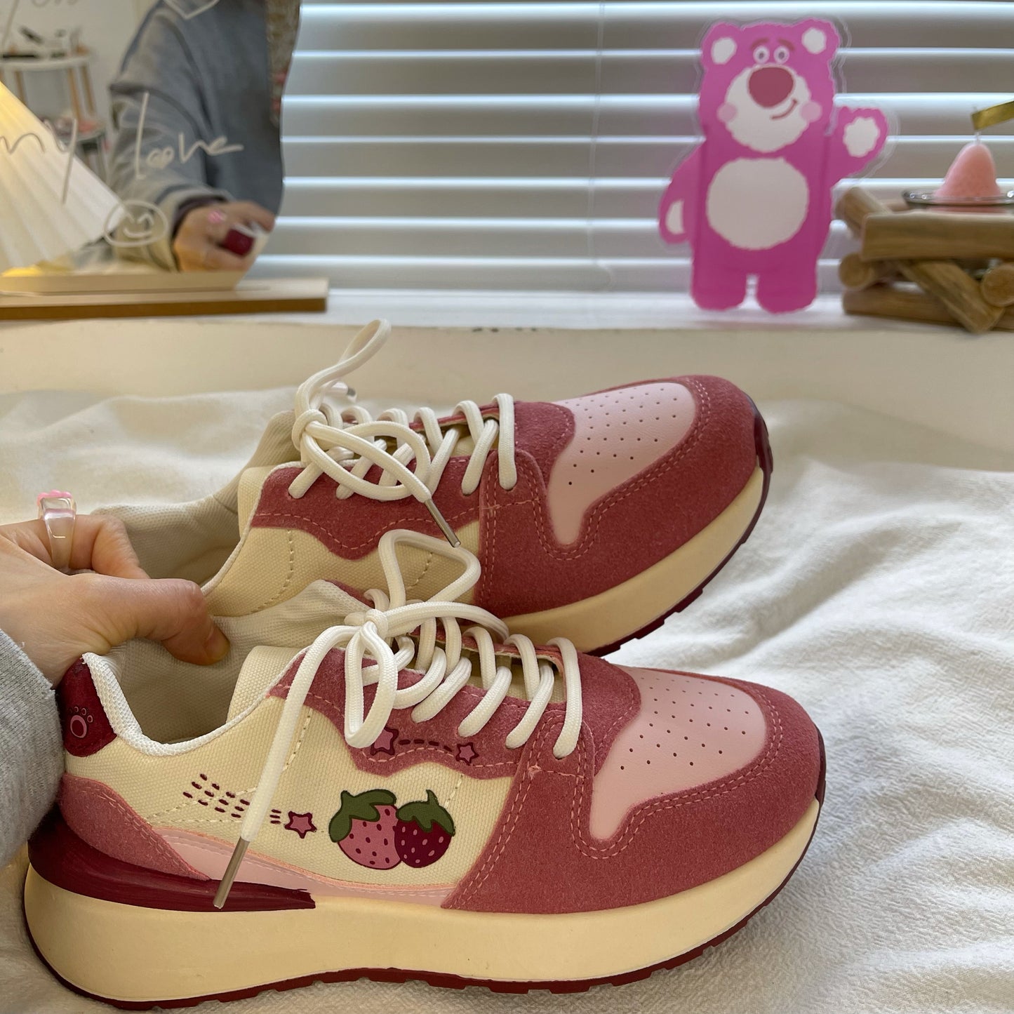 ULZZANG STRAWBERRY SNEAKERS PL52523