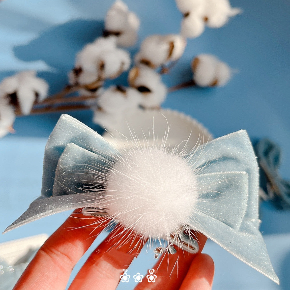 blue bow hair accessory PL52247