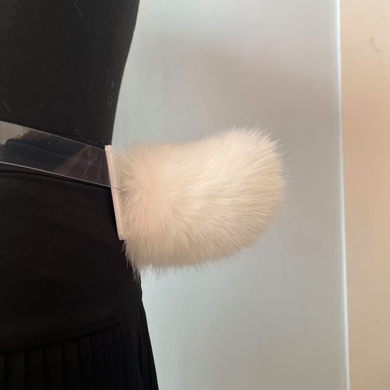 Voice-controlled electric rabbit tail PA20044